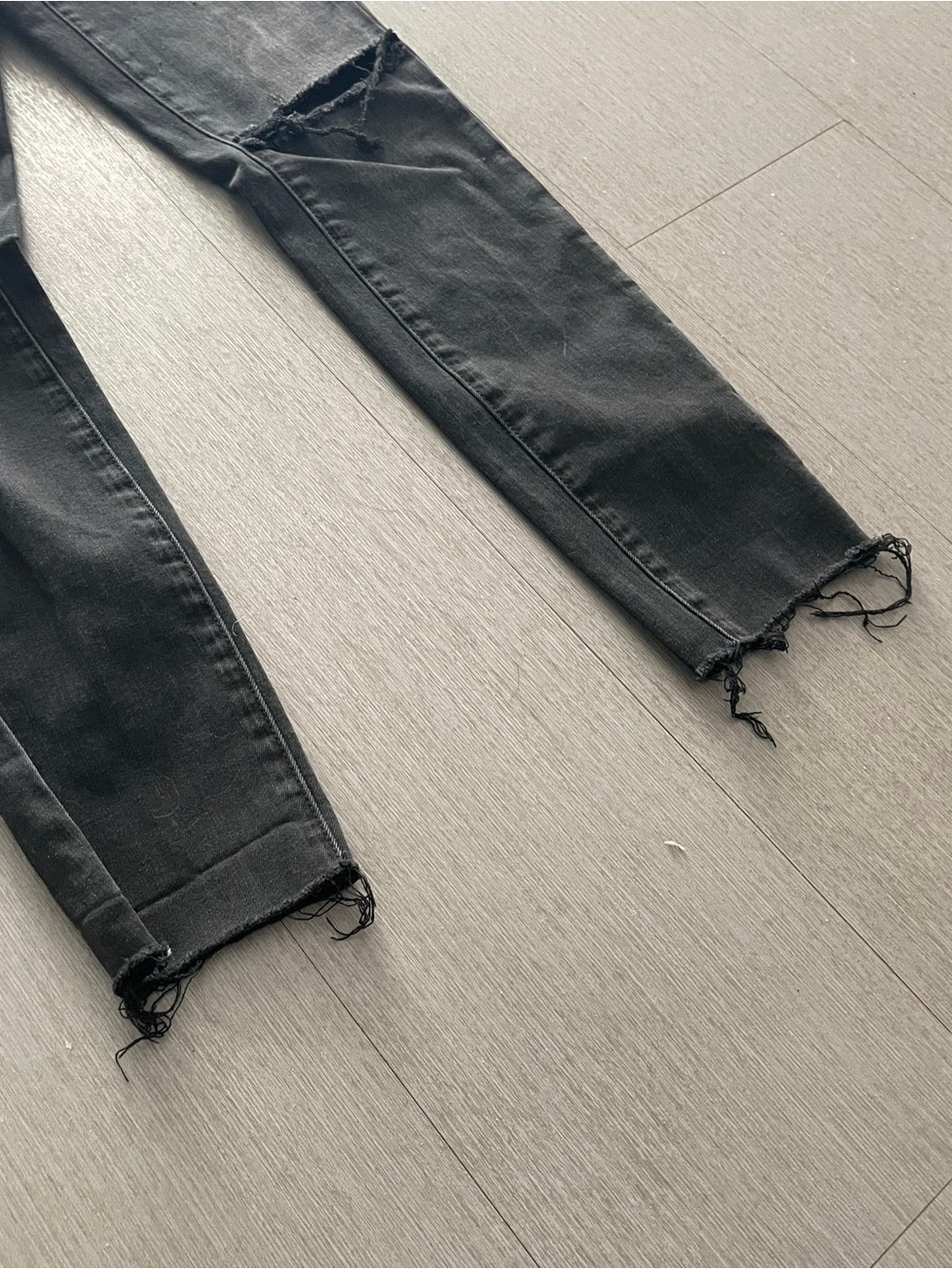 BLANK NYC The Bond Distressed Denim Jeans - Picture 3 of 5